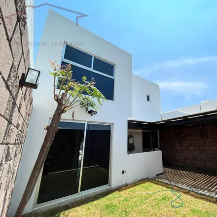 Image 5 - unnamed road, Soberna, 37299 León, GUA, Mexico - House for rent