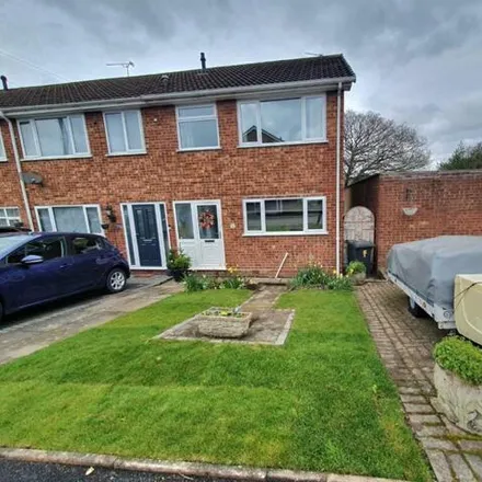 Buy this 3 bed house on Woodford Close in Nuneaton, CV10 9HT