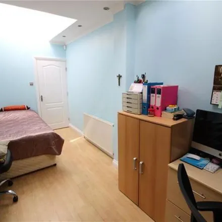 Rent this 3 bed apartment on 76 Woodmere Avenue in London, CR0 7PE