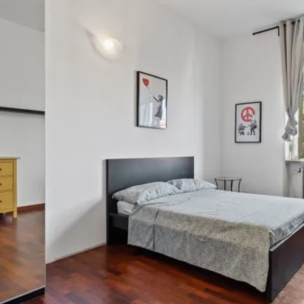 Rent this 5 bed room on Biblioteca Comunale Vigentina in Corso di Porta Vigentina, 15