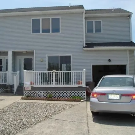 Rent this 3 bed townhouse on 399 Canterbury Court in Ventnor City, NJ 08406