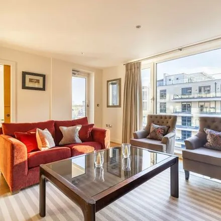 Rent this 3 bed apartment on The Boulevard in London, SW6 2GU