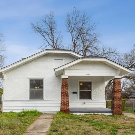 Buy this 3 bed house on 1642 Glenview Avenue in Memphis, TN 38106