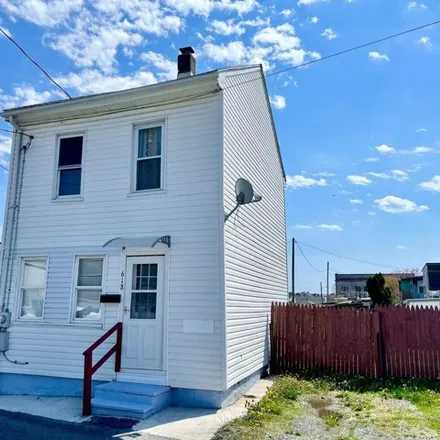 Buy this 2 bed house on Hornet Street in Lebanon, PA 17046