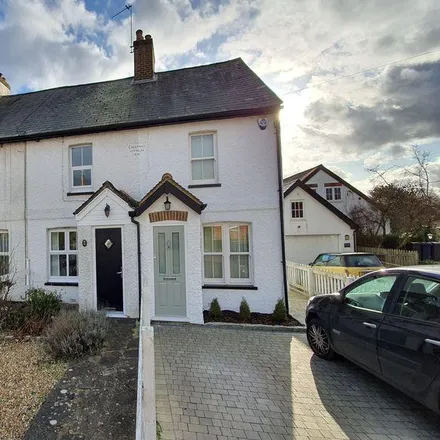 Rent this 2 bed townhouse on Chestnut Lane in Amersham, HP6 6EF