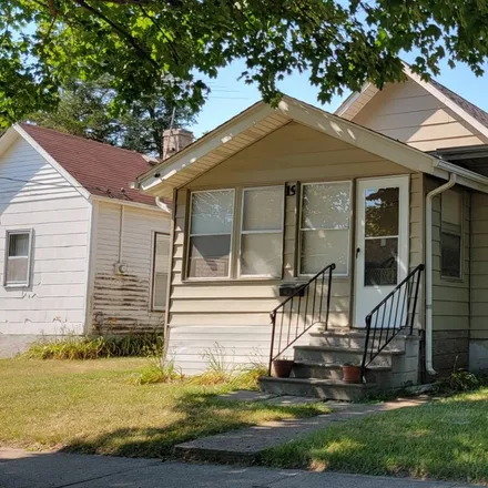 Buy this 2 bed house on 1 Davis Avenue in Des Moines, IA 50315