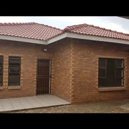 Rent this 2 bed townhouse on Braun Road in Ekurhuleni Ward 36, Alberton
