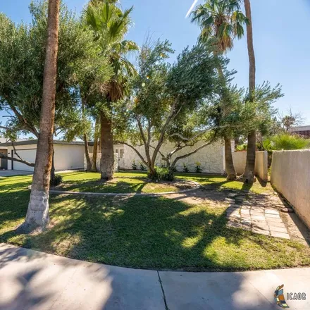 Image 2 - 1295 Westwind Drive, El Centro, CA 92243, USA - House for sale