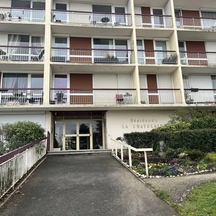 Rent this 2 bed apartment on 1 Mf de la Porte aux Vaches in 77300 Fontainebleau, France