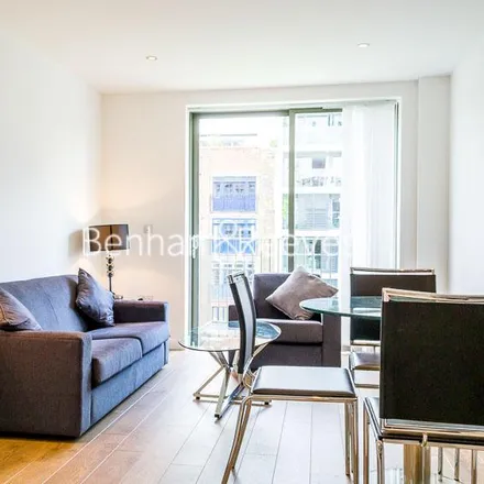 Rent this 1 bed apartment on 21 Essian Street in London, E1 4FU