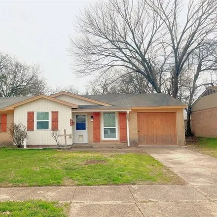 Buy this 3 bed house on 551 Summit Ridge Drive in Duncanville, TX 75116
