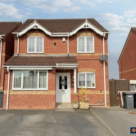 Buy this 4 bed house on Kings Meadow in Nuneaton and Bedworth, CV10 8QZ