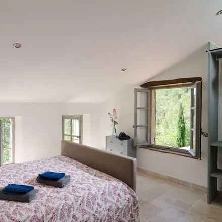 Rent this 4 bed house on Route de Cotignac in 83570 Entrecasteaux, France