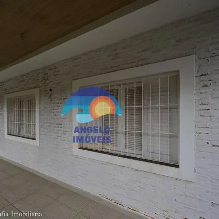 Rent this 3 bed house on Avenida Padre Anchieta in Jardim Marcia I, Peruíbe - SP