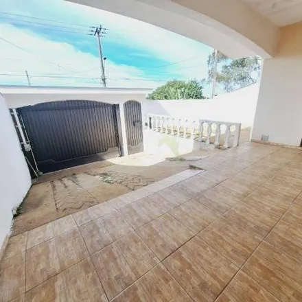 Rent this 3 bed house on Avenida Pacaembú in Jardim Santa Tereza, São Carlos - SP
