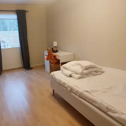 Rent this 1 bed room on Roddarvägen 20 in 141 41 Huddinge, Sweden