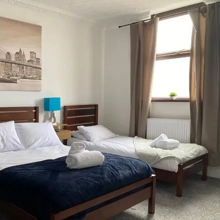 Rent this 2 bed apartment on Cwmbwrla in SA5 9NA, United Kingdom