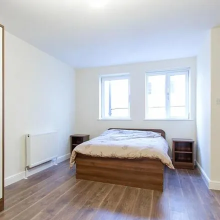 Rent this 1 bed room on Mr Su's in 24 Woodhouse Lane, Leeds