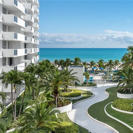Image 2 - 100 Lincoln Road, Miami Beach, FL 33139, USA - Condo for rent