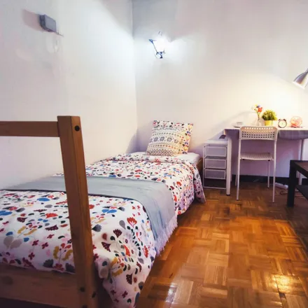 Rent this 4 bed room on Madrid in Calle de Topete, 14