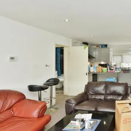 Image 4 - Cleavers Avenue, Milton Keynes, MK14 7BT, United Kingdom - Apartment for sale