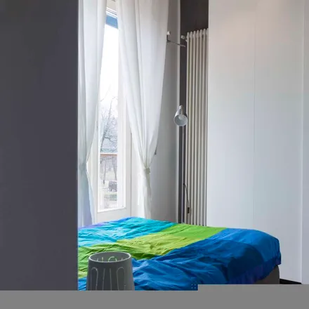 Rent this 6 bed room on Viale Coni Zugna in 27, 20144 Milan MI