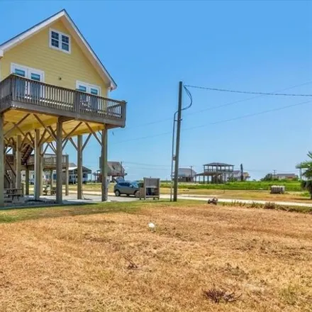 Image 4 - 1024 Seagull Street, Gilchrist, Galveston County, TX 77617, USA - House for sale