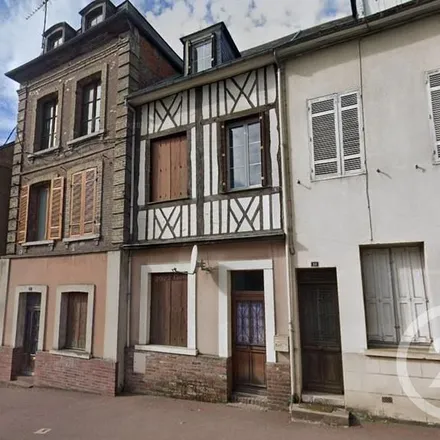 Rent this 4 bed apartment on 3 Boulevard Pasteur in 27500 Pont-Audemer, France