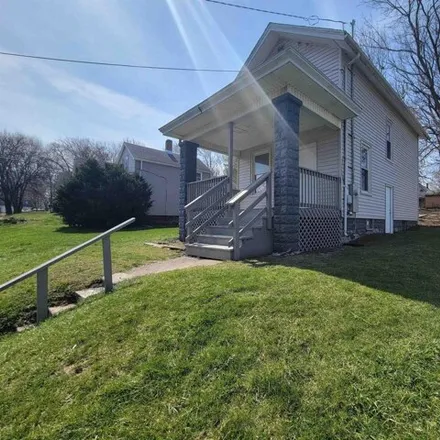 Buy this 2 bed house on 2163 North Bourland Avenue in Peoria, IL 61604