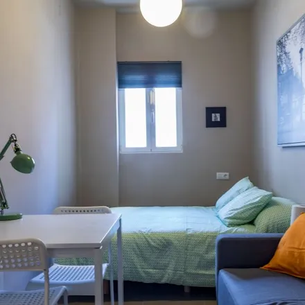 Rent this 5 bed room on Institut d'Educació Secundària Sant Vicent Ferrer in Carrer de Borriana, 46005 Valencia