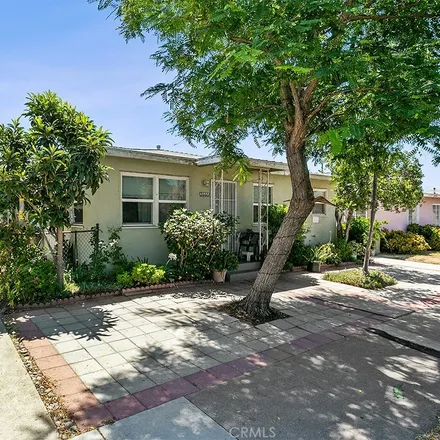 Buy this studio townhouse on 2660 North Frederic Street in Burbank, CA 91504