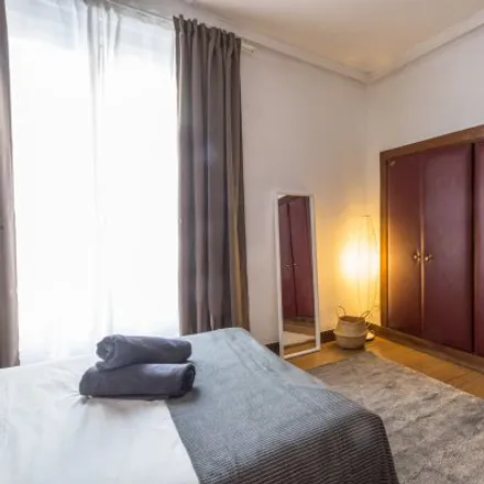 Rent this 7 bed room on Madrid in Palacio de la Infanta Carlota, Calle de la Luna