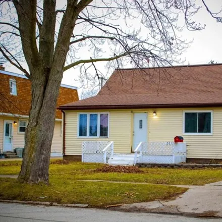 Buy this 3 bed house on 1921 Pine St in Port Huron, Michigan
