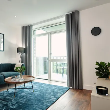Image 3 - 3 Barking Wharf Square, London, IG11 7ZS, United Kingdom - Apartment for rent