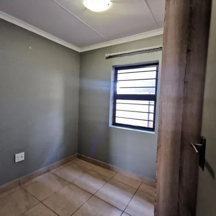 Image 5 - Teal and Red Street, Ekurhuleni Ward 53, Gauteng, 1454, South Africa - Apartment for rent