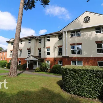 Rent this 2 bed apartment on Boundary Road in Farnborough, GU14 6SF