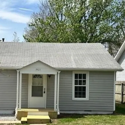 Buy this 3 bed house on 224 West Park Avenue in Nevada, MO 64772