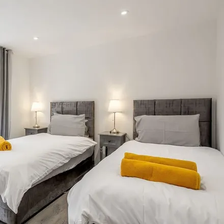 Rent this 4 bed duplex on Calderdale in HX5 9AQ, United Kingdom