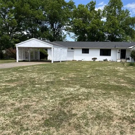 Buy this 3 bed house on 573 Northeast 10th Street in Wagoner, OK 74467