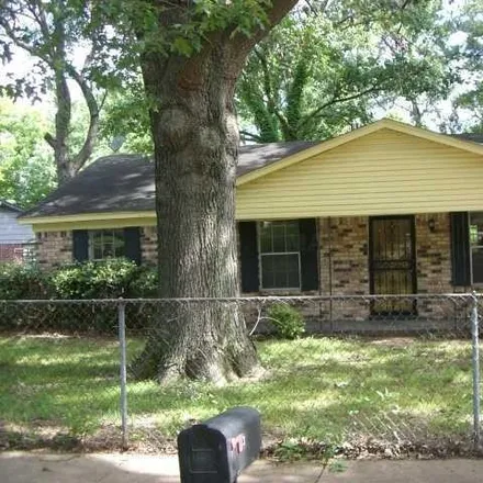 Buy this 3 bed house on 3303 Amselle Circle in Memphis, TN 38127