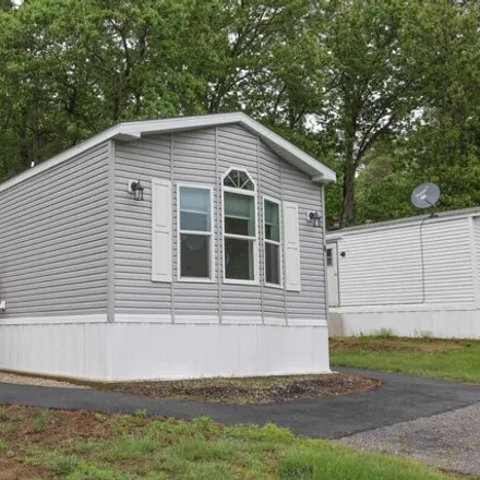 Buy this studio apartment on 11 Otis Lane in Lee, Strafford County