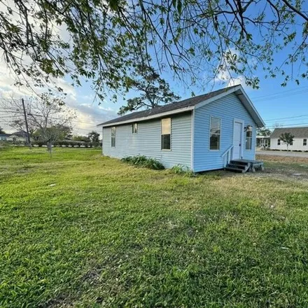 Buy this 2 bed house on 701 West Tyler Street in La Porte, TX 77571