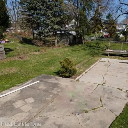 Image 9 - 8457 Central Street, Center Line, Macomb County, MI 48015, USA - House for sale