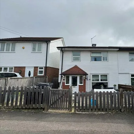 Rent this 3 bed duplex on Bearing Way in London, IG7 4NB