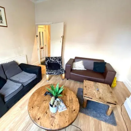 Rent this 3 bed townhouse on Porter Pets in 366 Sharrow Vale Road, Sheffield