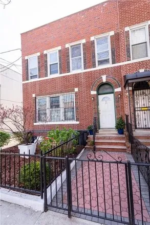 Image 2 - 71 Bay 37th Street, New York, NY 11214, USA - Duplex for sale