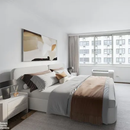 Image 3 - 333 EAST 45TH STREET 7E in New York - Apartment for sale