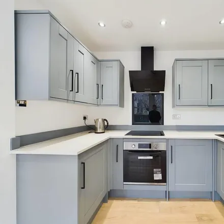 Image 3 - Back Cheltenham Mount, Harrogate, HG1 5JP, United Kingdom - Apartment for rent