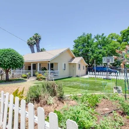 Image 3 - 210 W 13th Ave, Escondido, California, 92025 - House for sale