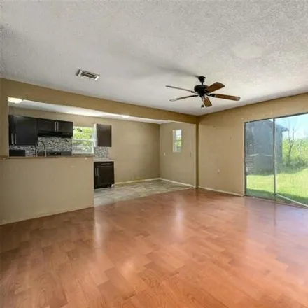 Image 3 - 10001 Queen Court, Travis County, TX 78724, USA - House for sale